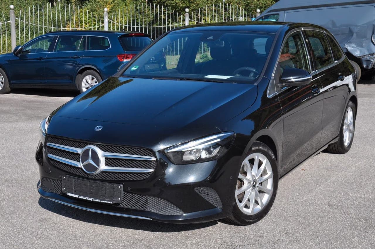 Mercedes-Benz B 180